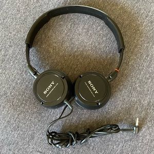 Sony black adjustable wired headphones